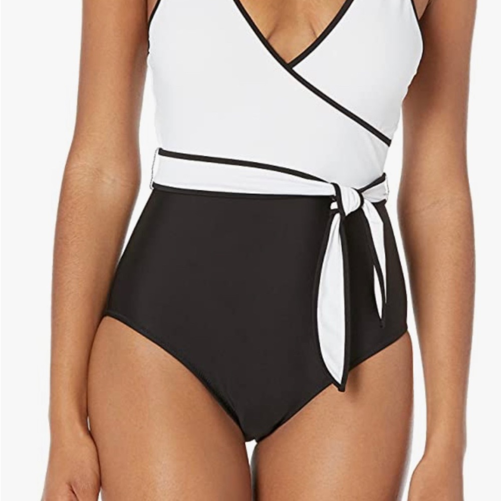 NEW Tommy Hilfiger Women's Standard One Piece Swimsuit size 12 MSRP $108.00